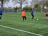 Training S.K.N.W.K. JO19-1 van donderdag 25 april 2024 (90/120)